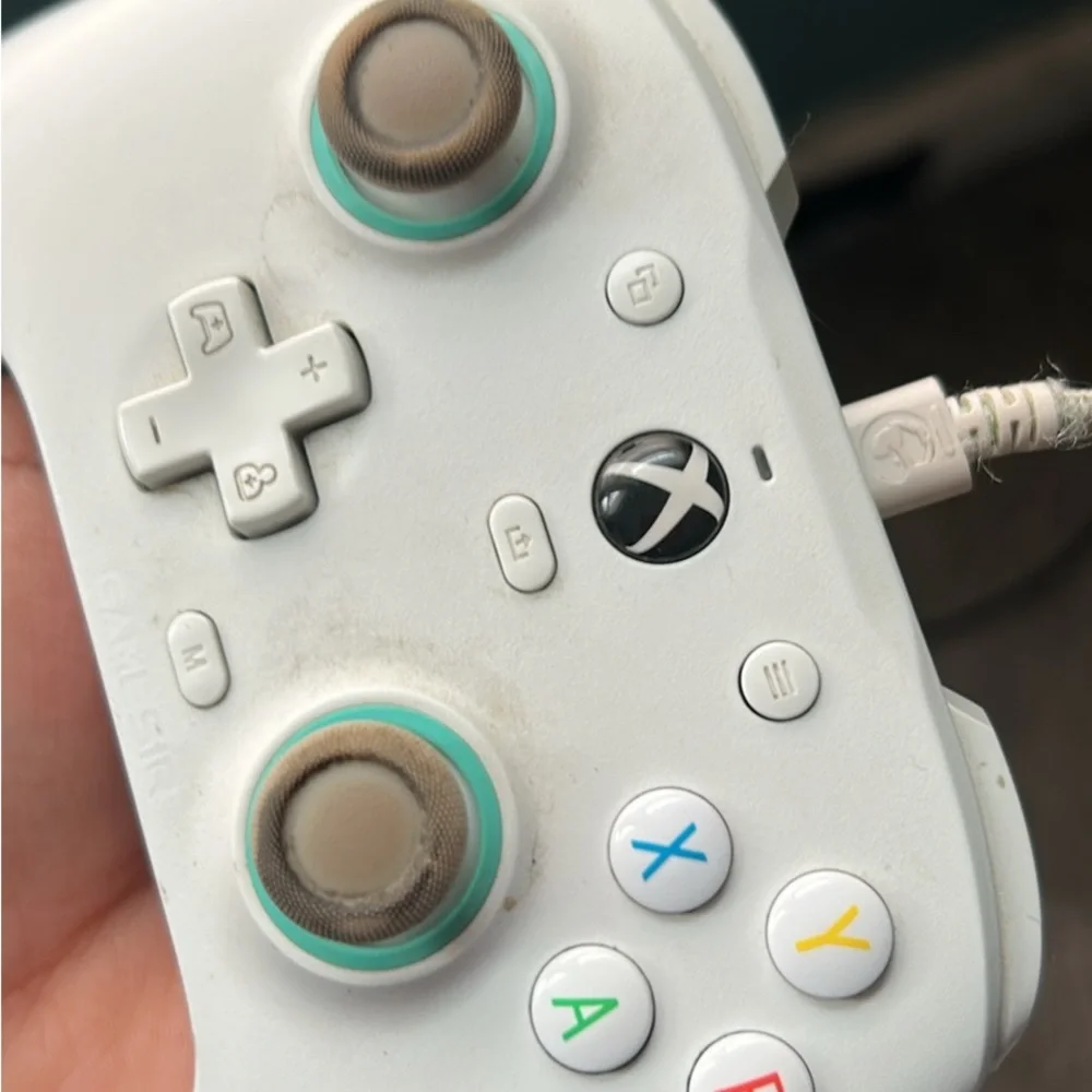 Xbox one s all digital (gamesir controller all cables included)